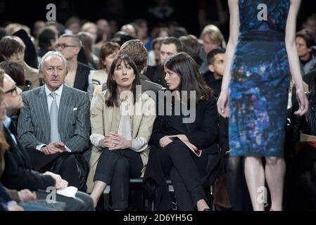 Samantha Cameron e lo stilista personale Isabel Spearman partecipano alla sfilata di moda Erdem, tenutasi all'Università di Westminster nell'ambito della London Fashion Week. Foto Stock