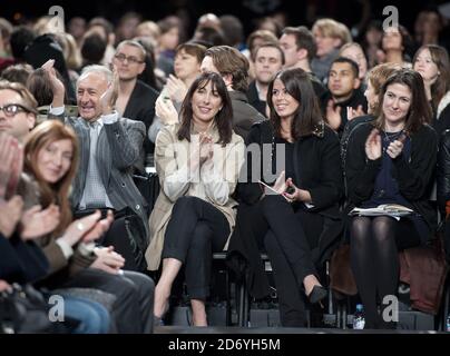 Samantha Cameron e lo stilista personale Isabel Spearman partecipano alla sfilata di moda Erdem, tenutasi all'Università di Westminster nell'ambito della London Fashion Week. Foto Stock