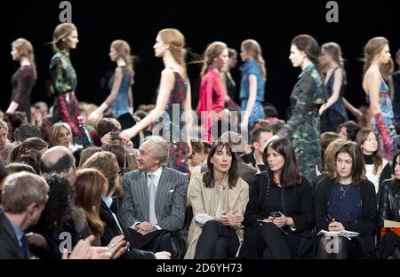 Harold Tillman, Samantha Cameron e Isabel Spearman partecipano alla sfilata di moda Erdem, tenutasi all'Università di Westminster nell'ambito della London Fashion Week. Foto Stock