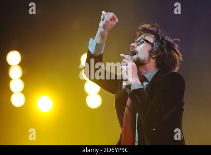 Jarvis Cocker of Pulp si esibisce al Festival dell'Isola di Wight, al Seaclose Park di Newport. Foto Stock