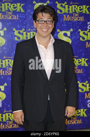 Michael McIntyre arriva alla festa dopo per la notte di apertura di Shrek: Il Musical, alla Somerset House nel centro di Londra. Foto Stock