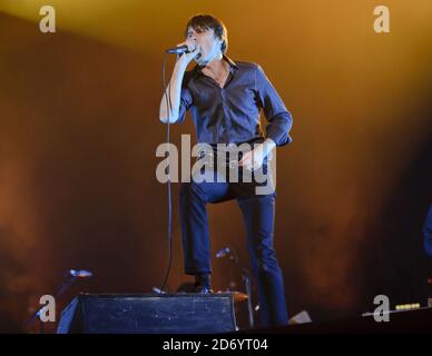 Brett Anderson di Suede che si esibisce al Latitude Festival di Henham Park, Suffolk Foto Stock