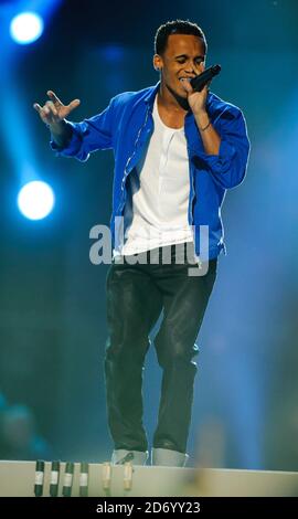 Aston of JLS ha suonato sul palco al concerto tributo Michael Forever Michael Jackson, tenuto al Millennium Stadium di Cardiff, Galles. Foto Stock