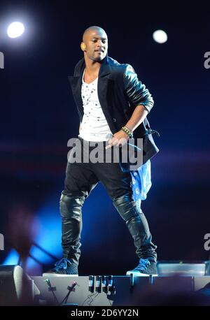 JB di JLS si esibisce sul palco al concerto tributo Michael Forever Michael Jackson, tenuto al Millennium Stadium di Cardiff, Galles. Foto Stock