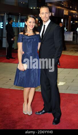 Tom Hiddleston e Susannah Fielding arrivano alla prima di Deep Blue Sea, che si tiene al cinema Odeon di Leicester Square, come gala serale di chiusura del BFI London Film Festival. Foto Stock