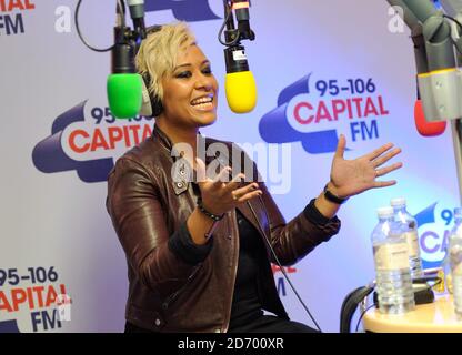 Emeli Sande ha ritratto durante un'intervista backstage al Capital FM Jingle Bell Ball, all'O2 Arena nella zona est di Londra. Foto Stock