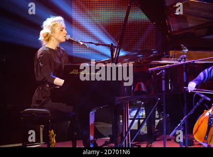 Il vincitore del premio danese Agnes Obel si esibisce in occasione dell'European Border Breakers Awards, nell'ambito del festival musicale Eurosonic Noorderslag di Groningen, Paesi Bassi. Foto Stock