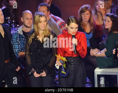 Vincitore del premio Anna Calvi al European Border Breakers Awards, nell'ambito del festival musicale Eurosonic Noordersag di Groningen, Paesi Bassi. Foto Stock