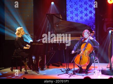 Il vincitore del premio danese Agnes Obel si esibisce in occasione dell'European Border Breakers Awards, nell'ambito del festival musicale Eurosonic Noorderslag di Groningen, Paesi Bassi. Foto Stock