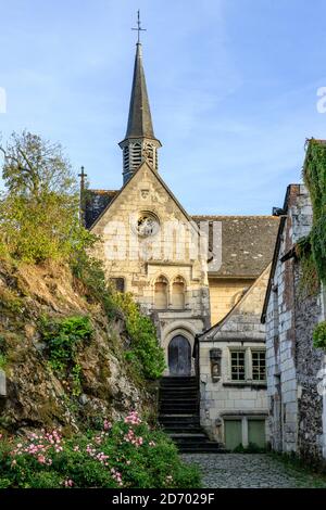 Francia, Maine et Loire, Valle della Loira Patrimonio Mondiale dell'UNESCO, Ile de Behuard, Behuard, Notre Dame chiesa costruita su una roccia, luogo di pellegrino Foto Stock