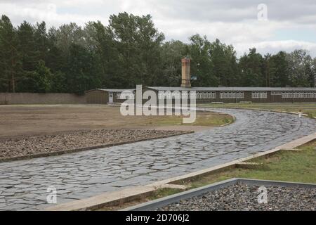 Sachsenhausen, Oranienburg, Germania - 13 luglio 2017: Resti di caserme ebraiche nel campo nazista di Sachsenhausen. Circa 200,000 persone passarono attraverso Sachse Foto Stock