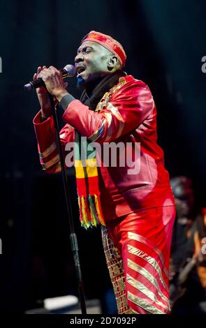 Jimmy Cliff si esibisce al festival Womad, al Charlton Park nel Wiltshire. Foto Stock