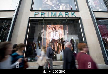 Vista generale del nuovo negozio Primark su Oxford Street, nel centro di Londra. Foto Stock