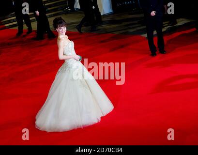 Helen McCrory partecipa alla prima di Skyfall, presso la Royal Albert Hall a ovest di Londra. Foto Stock