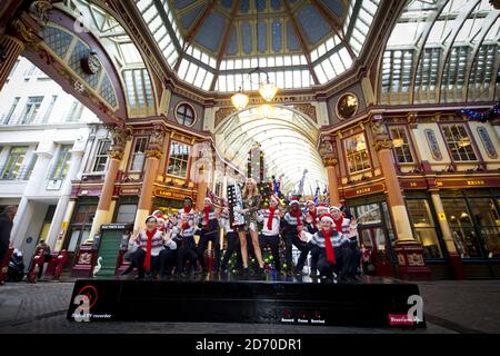 Denise Van Outen ha ritratto con 'out of the Blue', durante una fotocellula per promuovere Freeview + Live in pausa e il riavvolgimento, al Leadenhall Market nel centro di Londra. Foto Stock