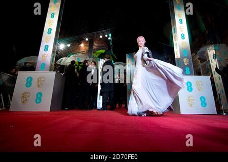 Dame Helen Mirren in arrivo per il British Academy Film Awards 2013 alla Royal Opera House, Bow Street, Londra Foto Stock