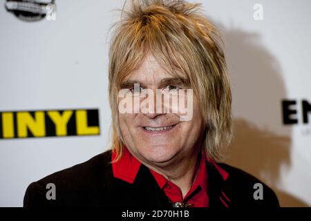 Mike Peters partecipa a una proiezione di gala di Vinyl, al cinema Empire di Leicester Square, Londra. Foto Stock