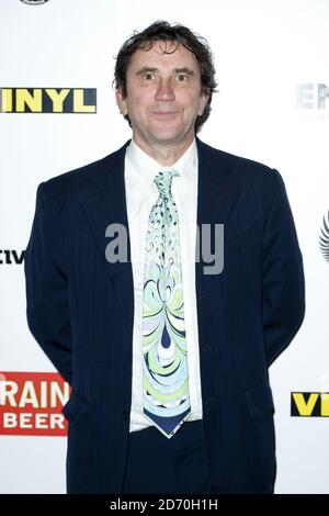 Phil Daniels partecipa a una proiezione di gala di Vinyl, al cinema Empire di Leicester Square, Londra. Foto Stock