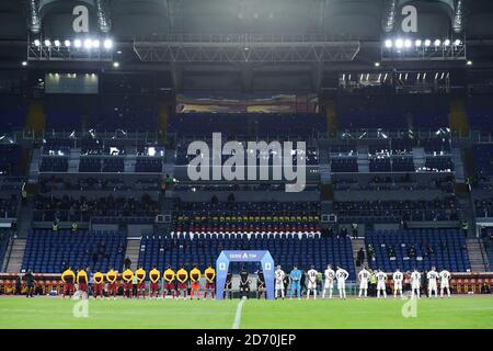 I sostenitori di OME Roma dei Mille ammessi a causa di Corona Misure virali durante la partita di calcio del campionato italiano Serie A. Tra AS Roma A. Foto Stock