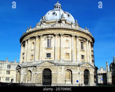 La Radcliffe Camera costruita a Oxford Oxfordshire Inghilterra Regno Unito tra 1737-1749 che è la sala di lettura aggiuntiva per il Bodleian Biblioteca che è Foto Stock