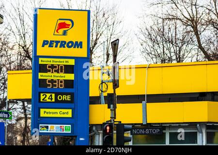 Distributore di benzina Petrom a Bucarest, Romania, 2020 Foto Stock