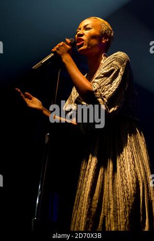 Emeli Sande suona alla serie di concerti delle celebrazioni per il 40° anniversario della Virgin Records, al KOKO di Camden, Londra. Foto Stock