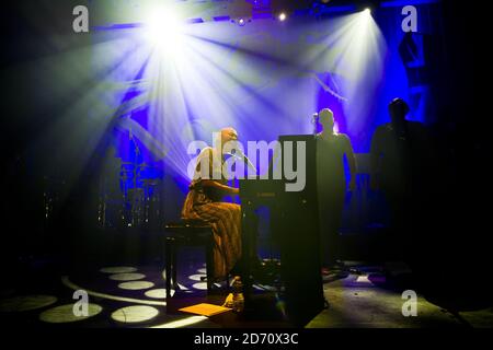 Emeli Sande suona alla serie di concerti delle celebrazioni per il 40° anniversario della Virgin Records, al KOKO di Camden, Londra. Foto Stock