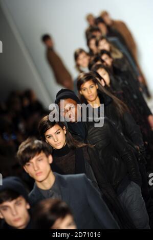 Un modello sulla passerella alla sfilata di moda Richard Chai, tenutasi al Lincoln Center di New York, nell'ambito della Mercedes Benz New York Fashion Week F/W 2014. Foto Stock