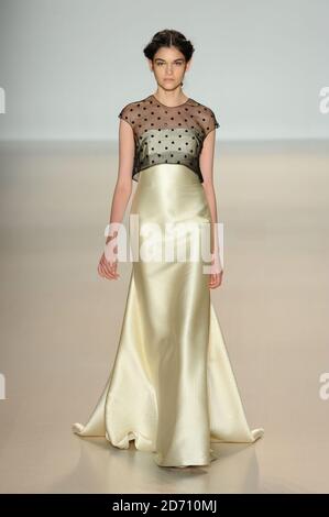 Modelli sulla passerella alla sfilata di moda LELA Rose, tenutasi al Lincoln Center di New York, nell'ambito della Mercedes Benz New York Fashion Week F/W 2014. Foto Stock