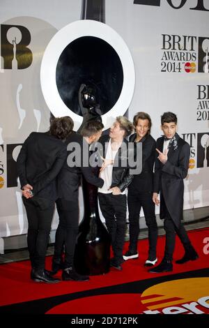 Una direzione per partecipare al Mastercard Brit Awards presso la O2 Arena nella zona est di Londra. Foto Stock