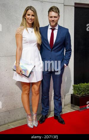 Vogue Williams e Brian McFadden hanno partecipato al Tesco Mum of the Year Awards, al Savoy Hotel di Londra. Foto Stock