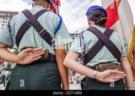 Miami Florida, Biscayne Boulevard Bayfront Park, cerimonie di parata dei veterani, cerimonia di bandiera, Foto Stock