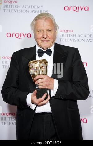 David Attenborough con lo Specialist Factual Award for Natural History Museum Alive 3D, al 2014 Arqiva British Academy Television Awards al Theatre Royal, Drury Lane, Londra. Foto Stock