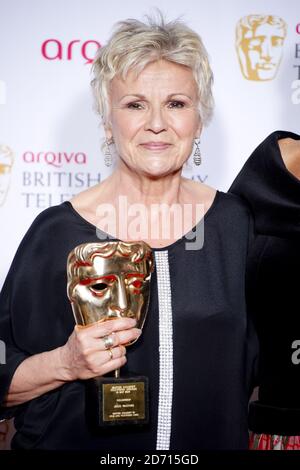 Julie Walters con l'Academy Fellowship Award, al 2014 Arqiva British Academy Television Awards al Theatre Royal, Drury Lane, Londra. Foto Stock