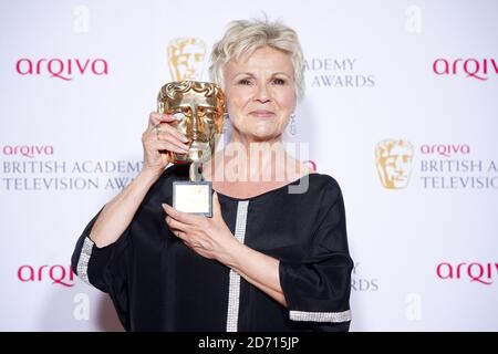 Julie Walters con l'Academy Fellowship Award, al 2014 Arqiva British Academy Television Awards al Theatre Royal, Drury Lane, Londra. Foto Stock