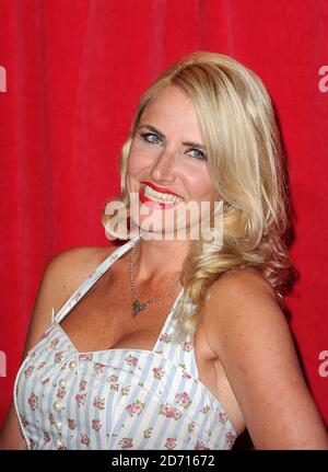 Nancy Sorrell in arrivo per i British SOAP Awards 2014 all'Hackney Empire, 291 Mare St, Londra. Foto Stock