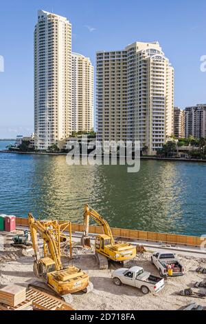 Miami Florida,Miami River Water edifici di alto livello, condominio appartamenti residenziali sotto nuovo cantiere, Foto Stock