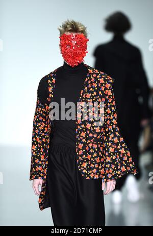 Modelli sulla passerella alla sfilata di moda Agi e Sam, tenuta alla Victoria House come parte della London Collections Men 2015. Foto Stock