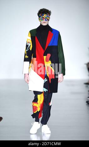 Modelli sulla passerella alla sfilata di moda Agi e Sam, tenuta alla Victoria House come parte della London Collections Men 2015. Foto Stock