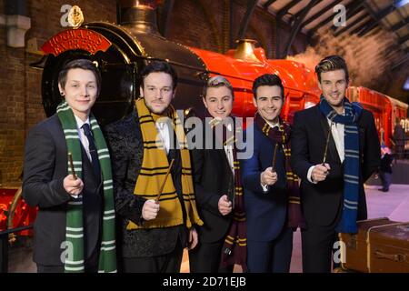 Collabro partecipa all'Harry Potter Studio Tour Celebrity Launch, al Warner Brothers Studio Tour di Watford. Foto Stock