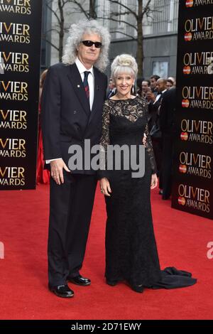 Brian May e Anita Dobson partecipano all'Olivier Awards 2015, sponsorizzato da MasterCard, tenuto presso la Royal Opera House di Covent Garden, Londra Foto Stock