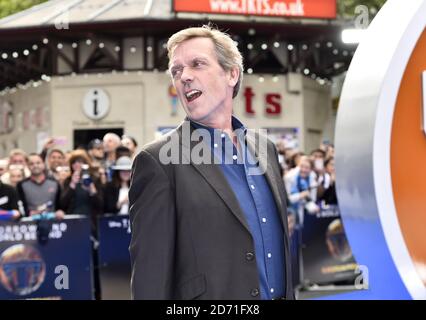 Hugh Laurie partecipa alla prima europea di "Tomorrowland A World Beyond" di Disney, tenutasi presso l'Odeon Cinema Leicester Square, Londra (credito obbligatorio: Matt Crossick/ Empics Entertainment) Foto Stock