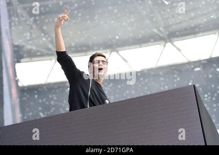 L'ESCLUSIVO DJ Martin Garrix si esibisce sul palco durante il Summertime Ball della Capital FM al Wembley Stadium di Londra. Foto Stock