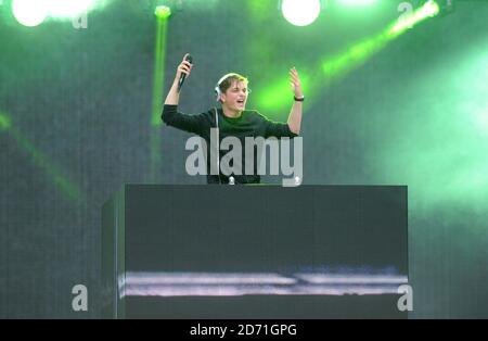 L'ESCLUSIVO DJ Martin Garrix si esibisce sul palco durante il Summertime Ball della Capital FM al Wembley Stadium di Londra. Foto Stock