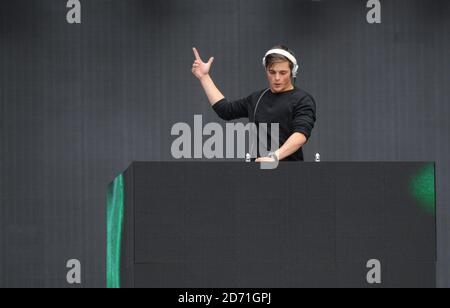 L'ESCLUSIVO DJ Martin Garrix si esibisce sul palco durante il Summertime Ball della Capital FM al Wembley Stadium di Londra. Foto Stock