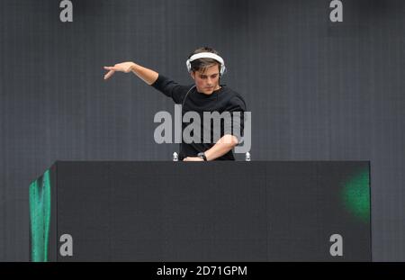 L'ESCLUSIVO DJ Martin Garrix si esibisce sul palco durante il Summertime Ball della Capital FM al Wembley Stadium di Londra. Foto Stock