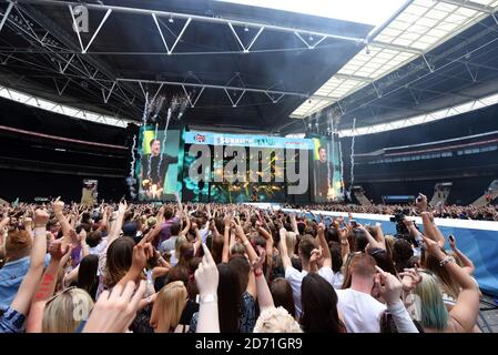 L'ESCLUSIVO DJ Martin Garrix si esibisce sul palco durante il Summertime Ball della Capital FM al Wembley Stadium di Londra. Foto Stock