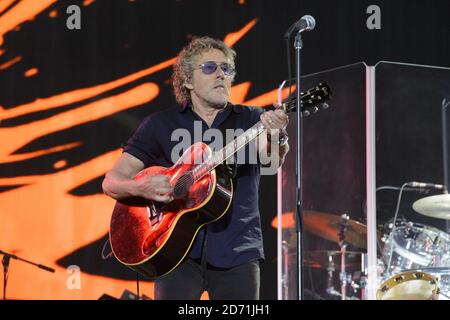 Roger Daltrey dell'OMS si esibisce al Festival di Glastonbury, presso la Worthy Farm di Somerset. Foto Stock