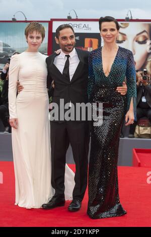 Juliette Binoche, Piero Messina e Lou de Laage arrivano alla prima di l'attesa, al 72esimo Festival del Cinema di Venezia, Italia. Foto Stock