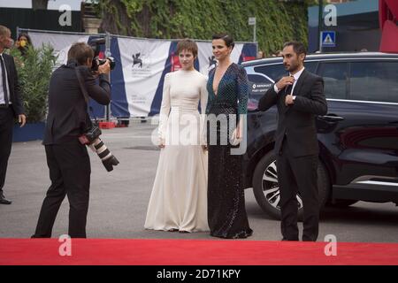 Juliette Binoche, Piero Messina e Lou de Laage arrivano alla prima di l'attesa, al 72esimo Festival del Cinema di Venezia, Italia. Foto Stock